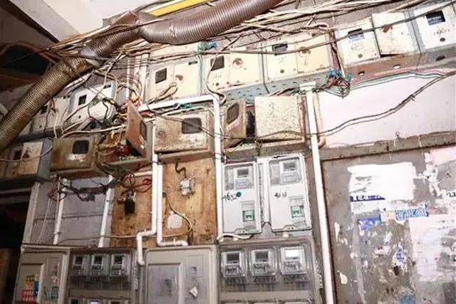 為什么配電箱里不能放雜物<strong></p>
<p>配電箱
</strong>？:配電箱
